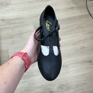 938 t strap character shoe